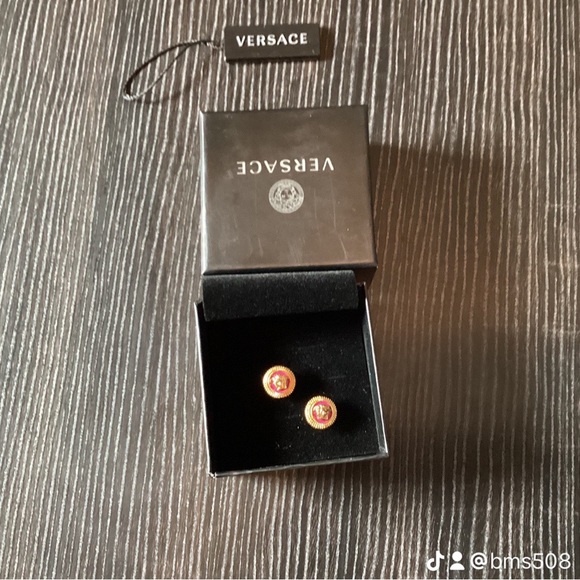 Versace - Picture 2 of 2